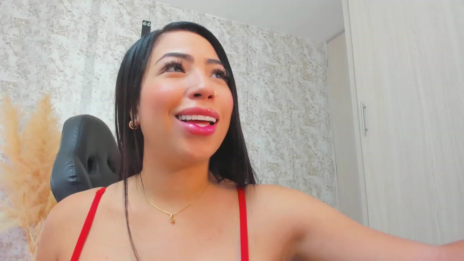 Gallery image thumbnail from KiaraErza_'s myfreecams stream on, 05/16/2023, 13:56 image 13 of 20