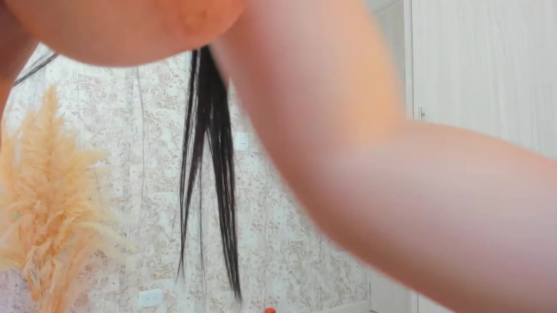 Gallery image thumbnail from KiaraErza_'s myfreecams stream on, 05/18/2023, 15:02 image 9 of 20