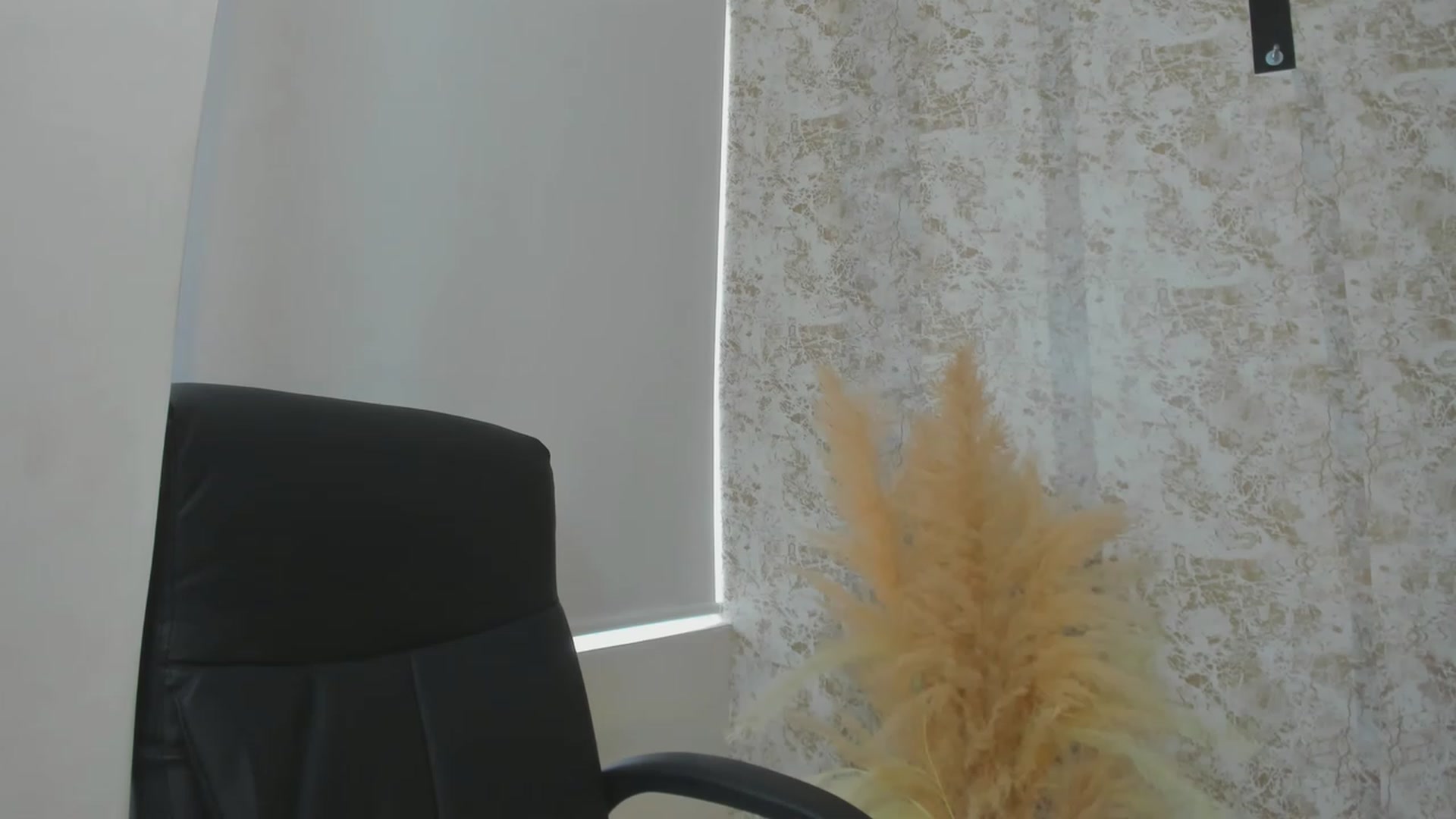 Gallery image thumbnail from KiaraErza_'s myfreecams stream on, 05/26/2023, 15:40 image 14 of 20