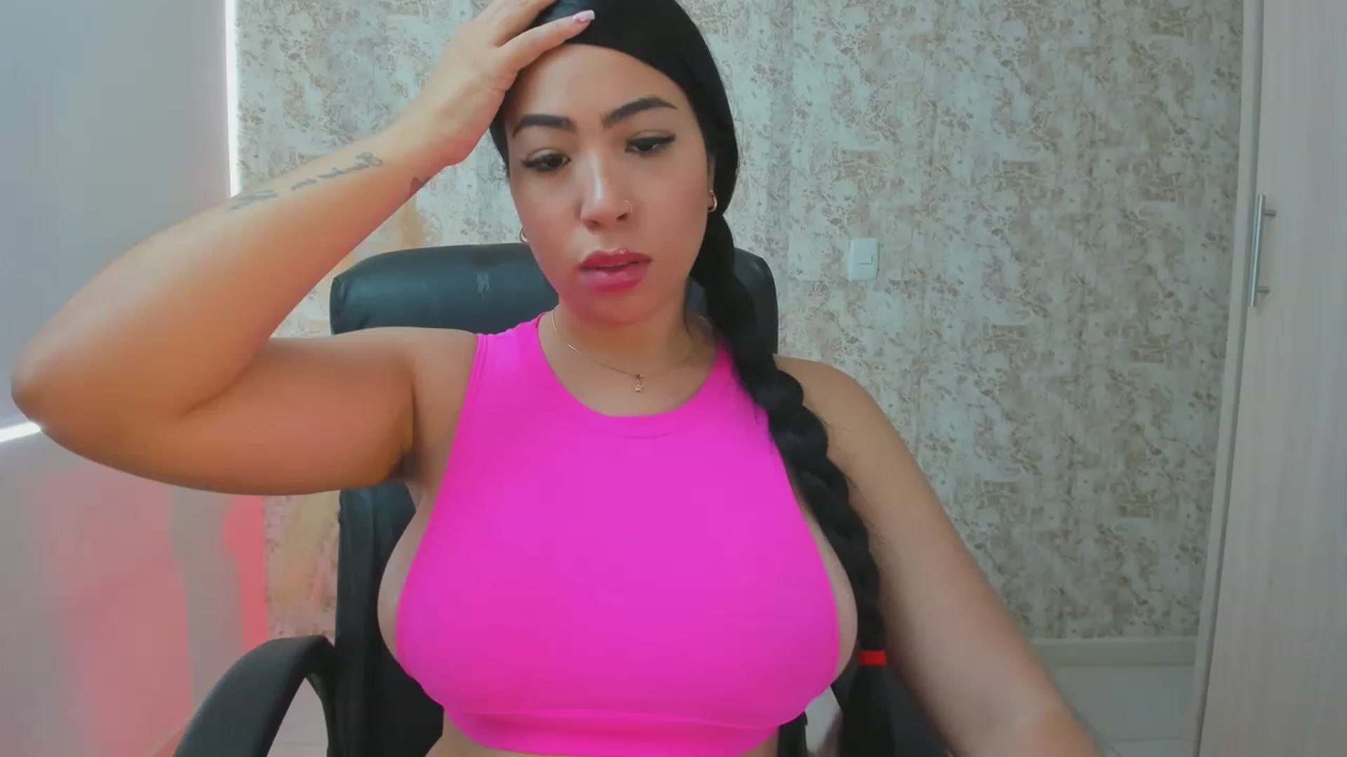 Gallery image thumbnail from KiaraErza_'s myfreecams stream on, 05/29/2023, 15:53 image 5 of 20