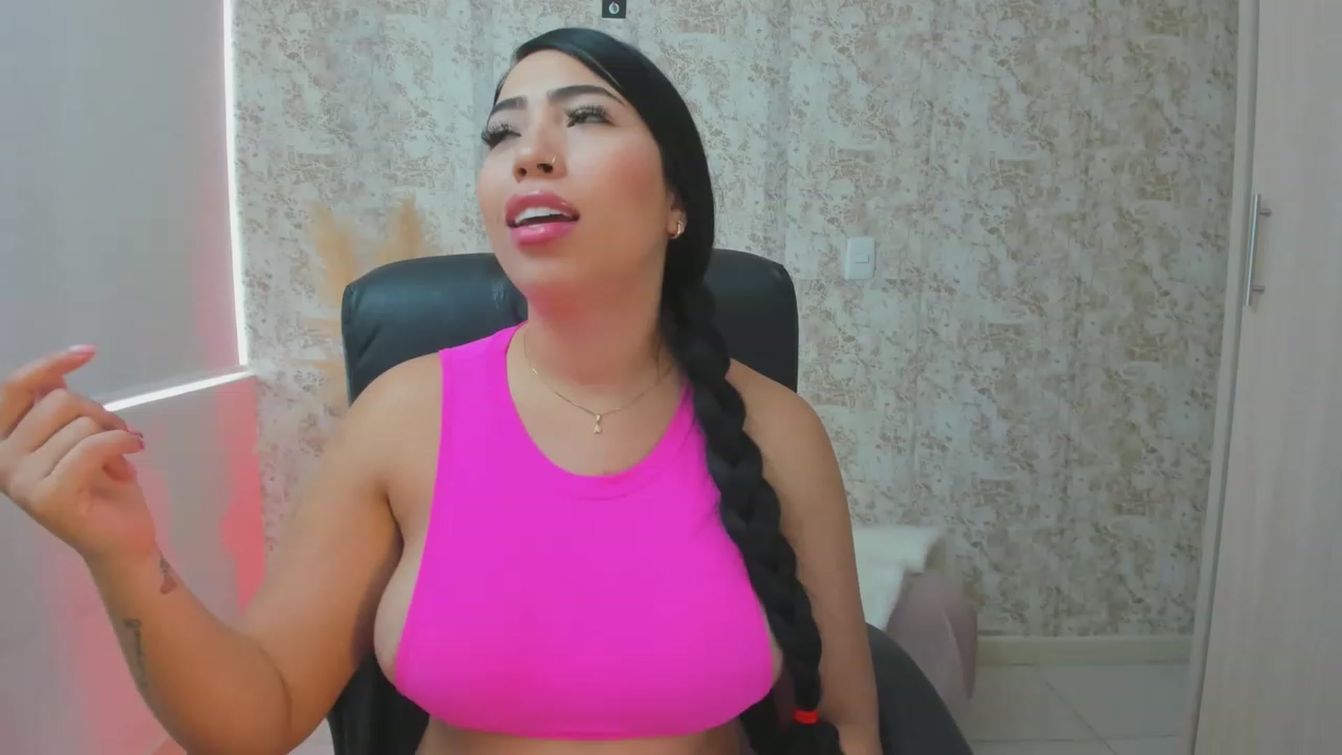 Gallery image thumbnail from KiaraErza_'s myfreecams stream on, 05/29/2023, 15:53 image 14 of 20