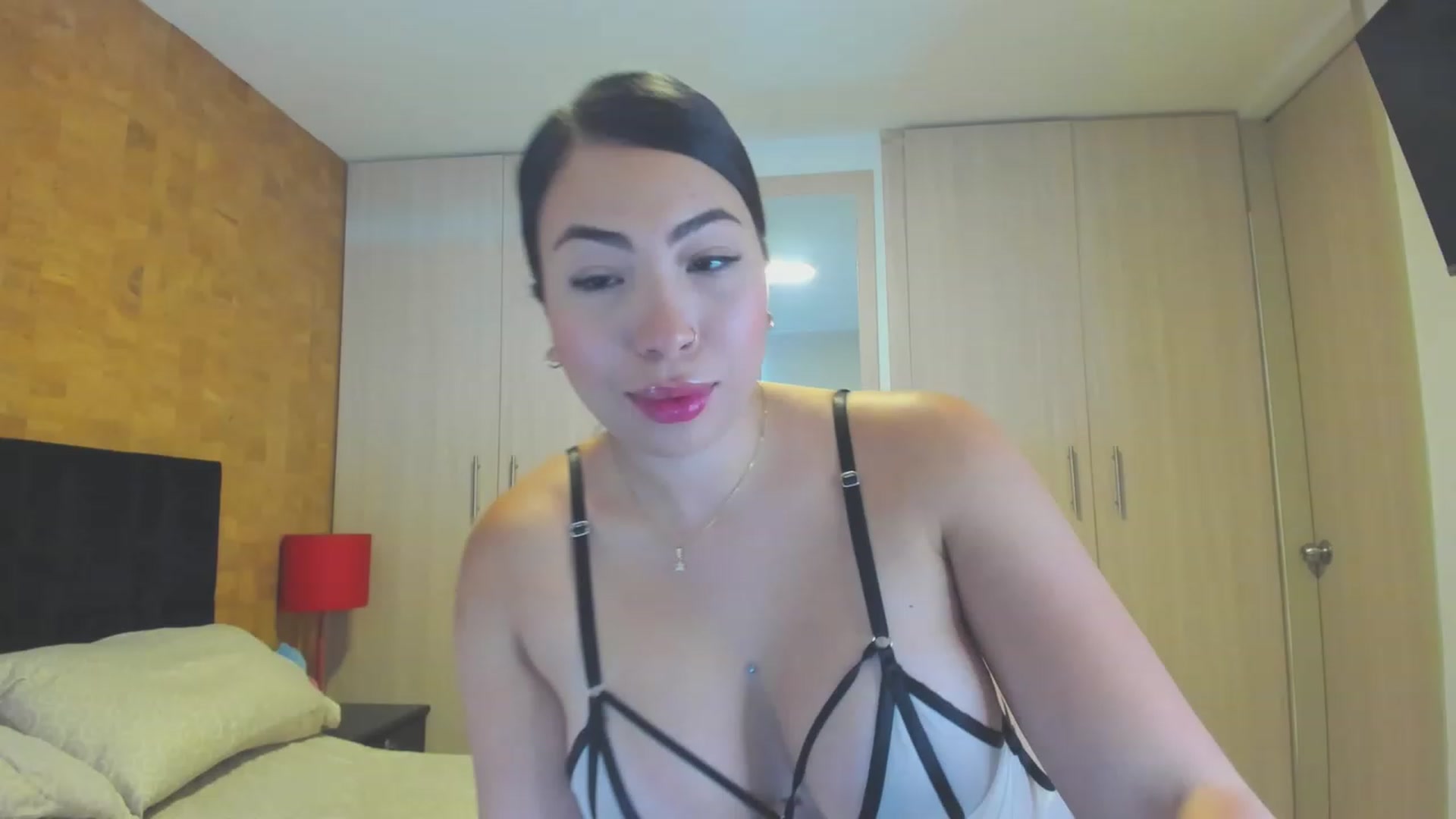 Gallery image thumbnail from KiaraErza_'s myfreecams stream on, 06/20/2023, 14:45 image 5 of 20