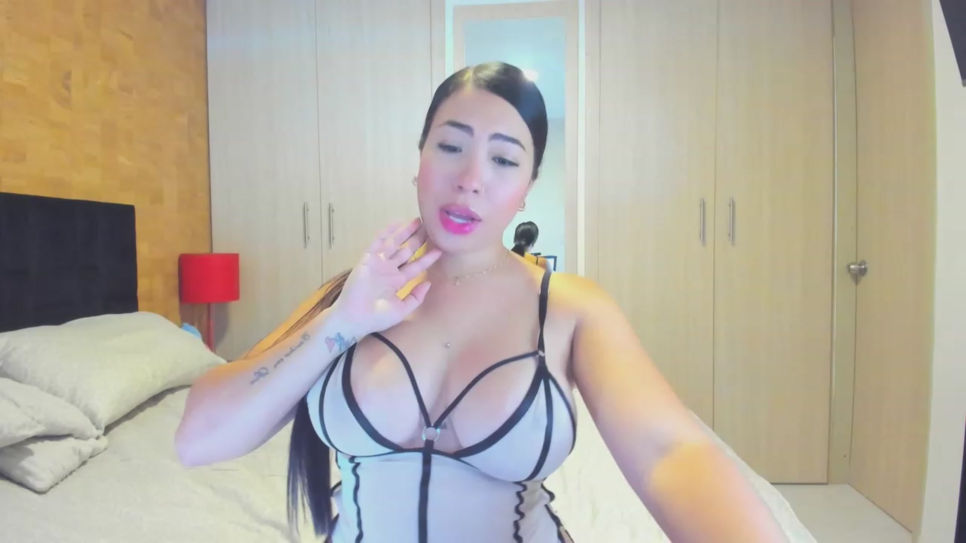 Gallery image thumbnail from KiaraErza_'s myfreecams stream on, 06/20/2023, 14:45 image 15 of 20