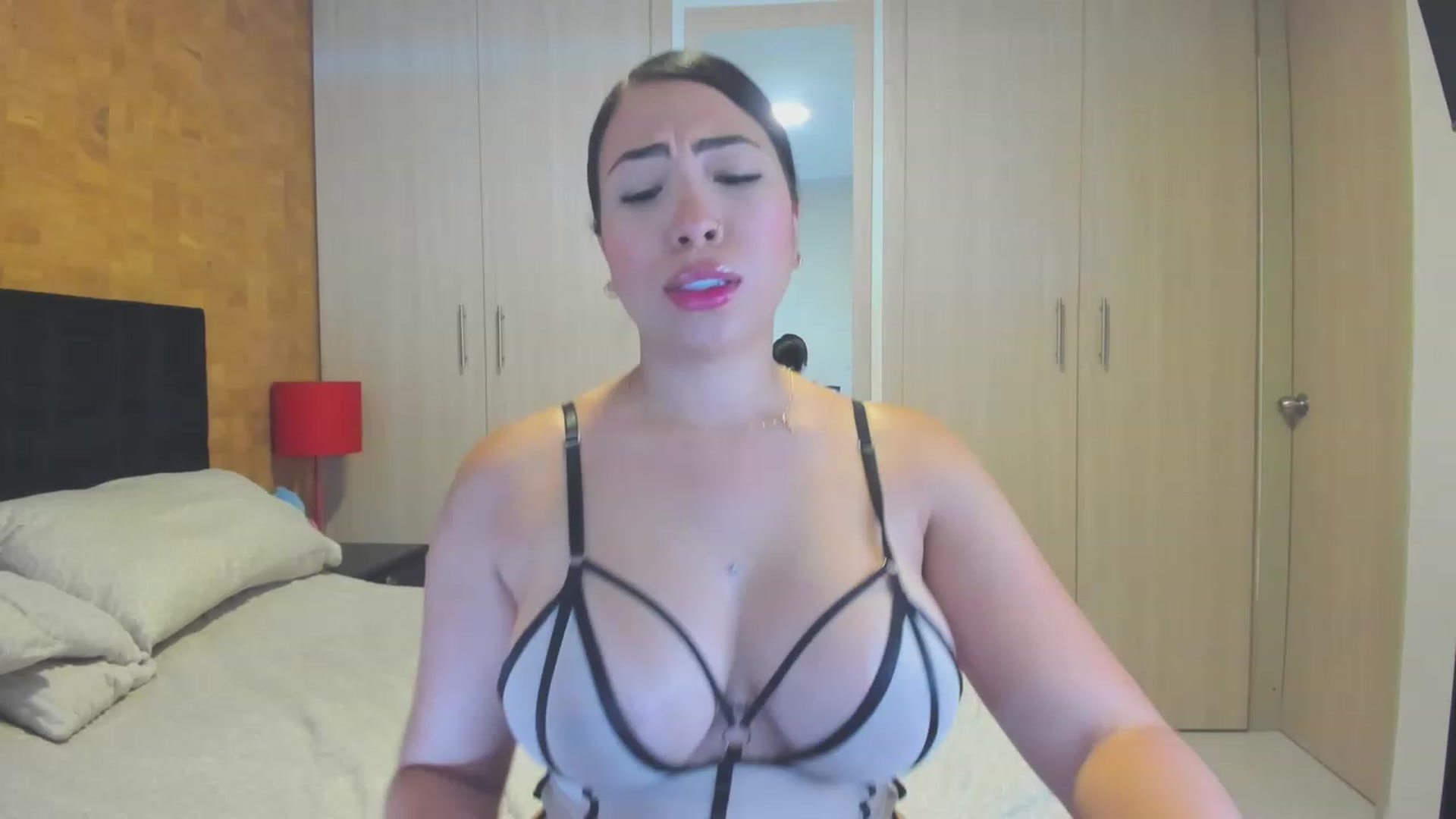 Gallery image thumbnail from KiaraErza_'s myfreecams stream on, 06/20/2023, 14:45 image 9 of 20