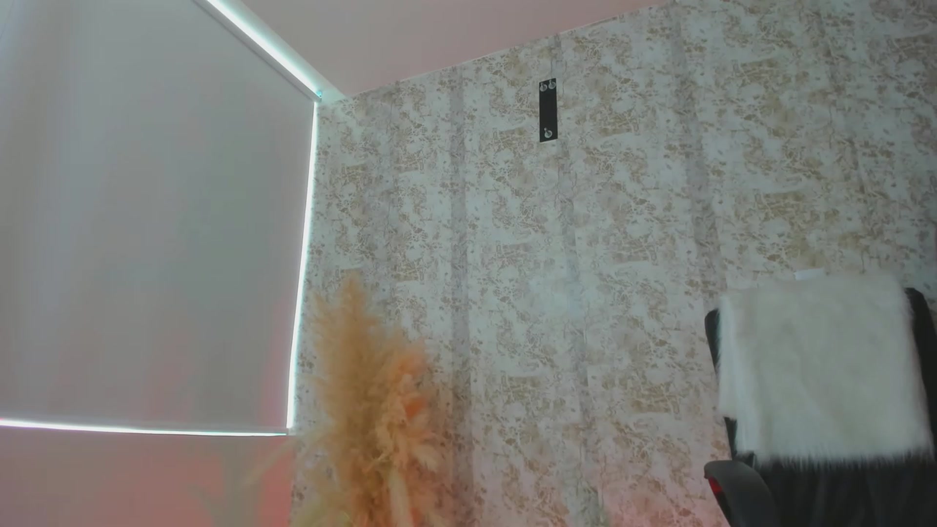 Gallery image thumbnail from KiaraErza_'s myfreecams stream on, 07/11/2023, 14:57 image 14 of 20
