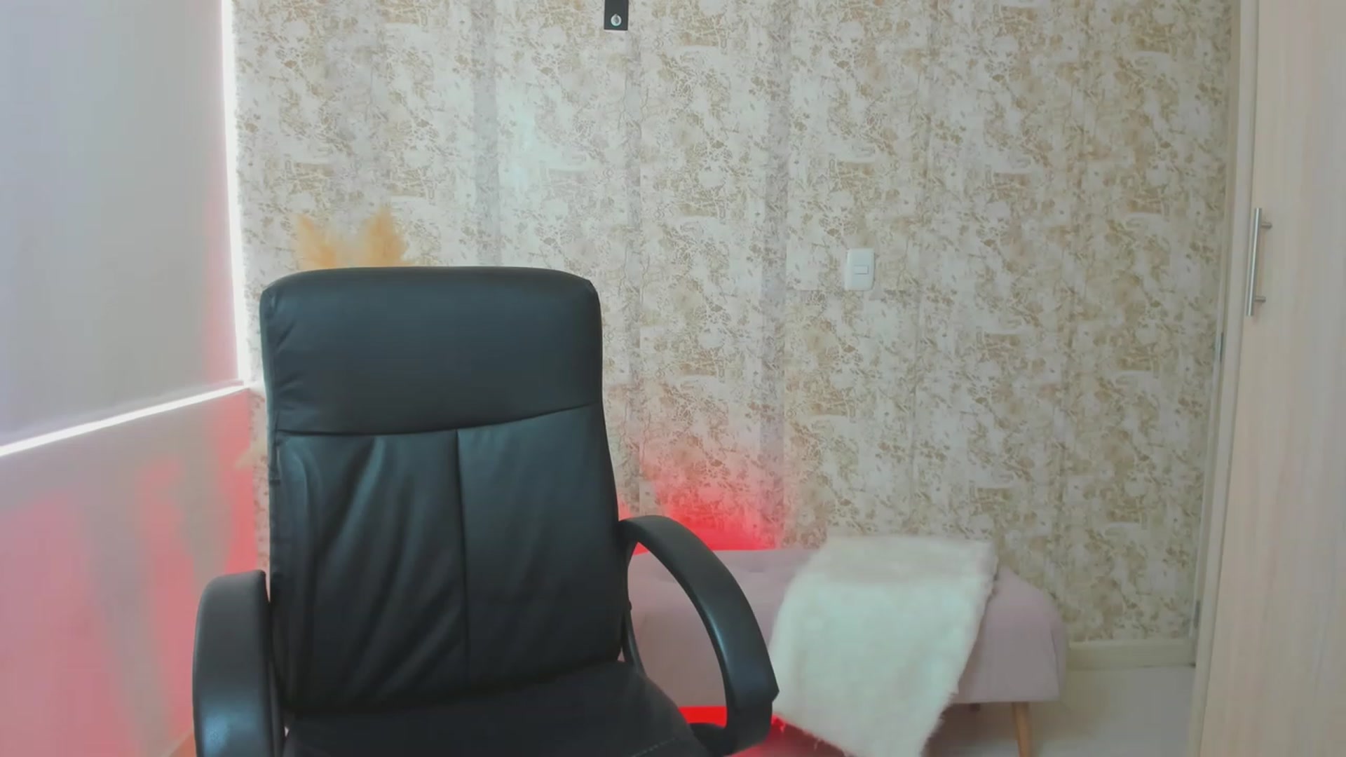Gallery image thumbnail from KiaraErza_'s myfreecams stream on, 07/14/2023, 15:30 image 18 of 20