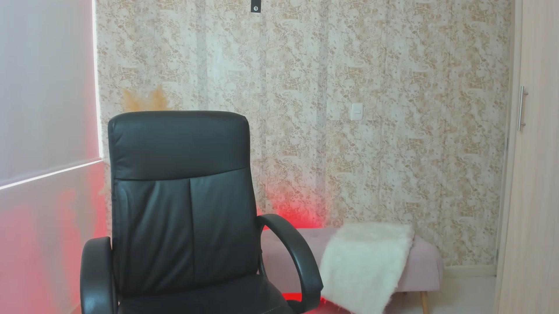 Gallery image thumbnail from KiaraErza_'s myfreecams stream on, 07/14/2023, 15:30 image 19 of 20