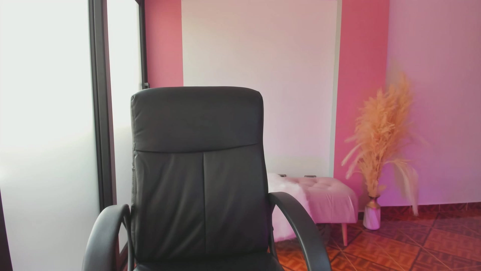 Gallery image thumbnail from KiaraErza_'s myfreecams stream on, 08/03/2023, 15:40 image 14 of 20