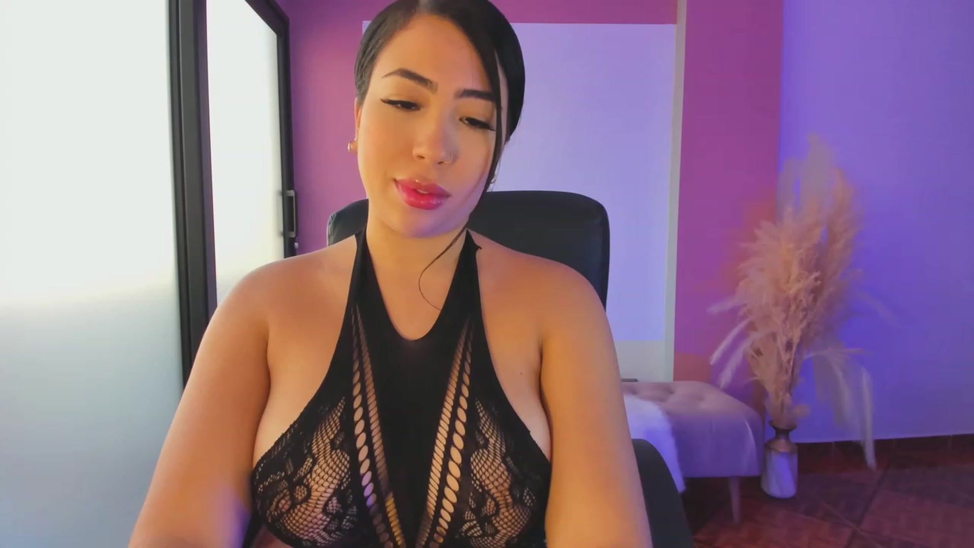 Gallery image thumbnail from KiaraErza_'s myfreecams stream on, 08/17/2023, 14:07 image 9 of 20