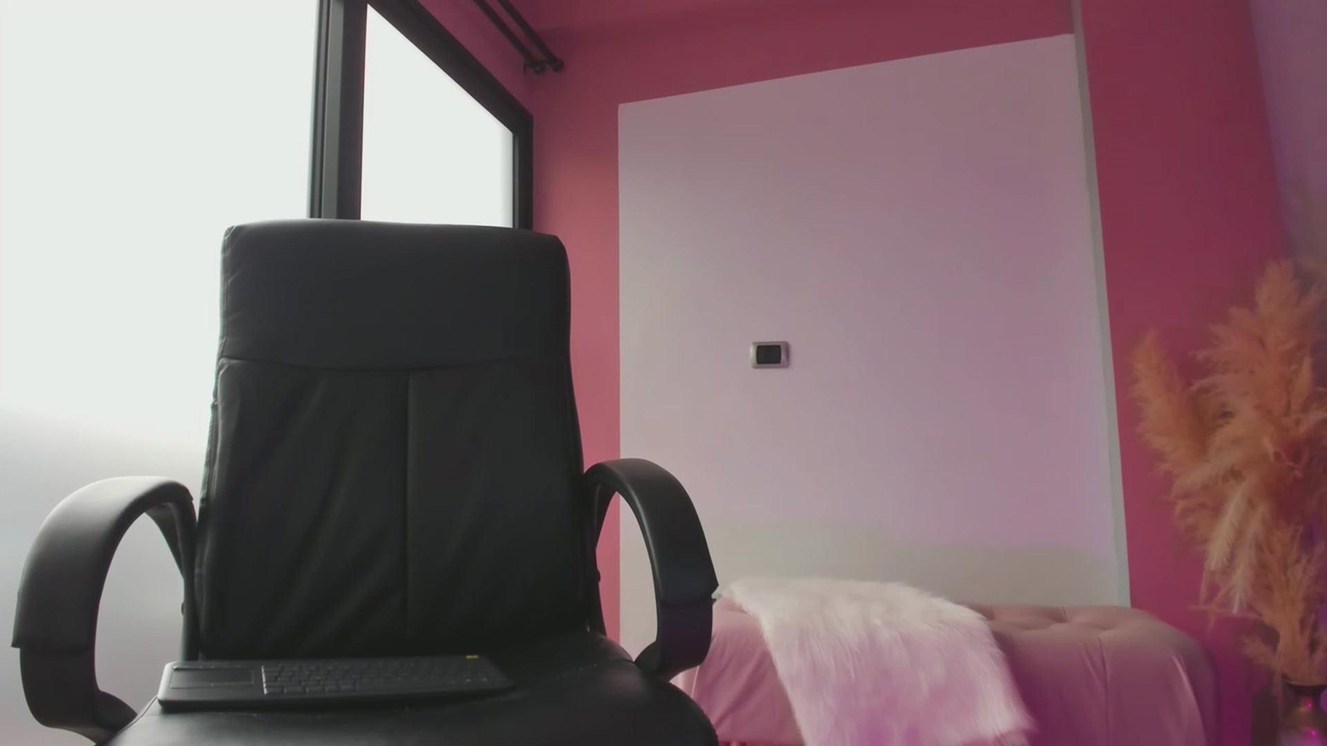 Gallery image thumbnail from KiaraErza_'s myfreecams stream on, 08/22/2023, 14:39 image 12 of 20