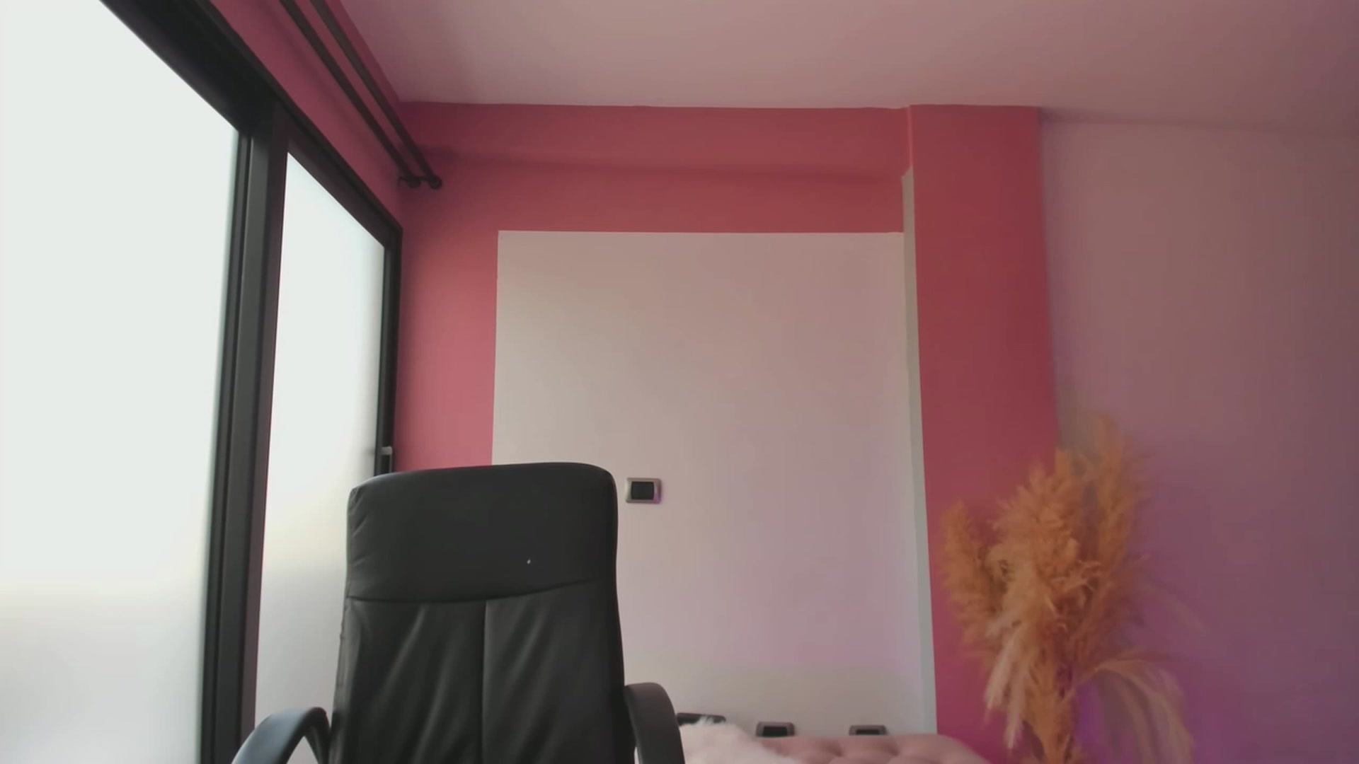 Gallery image thumbnail from KiaraErza_'s myfreecams stream on, 09/23/2023, 15:36 image 14 of 20