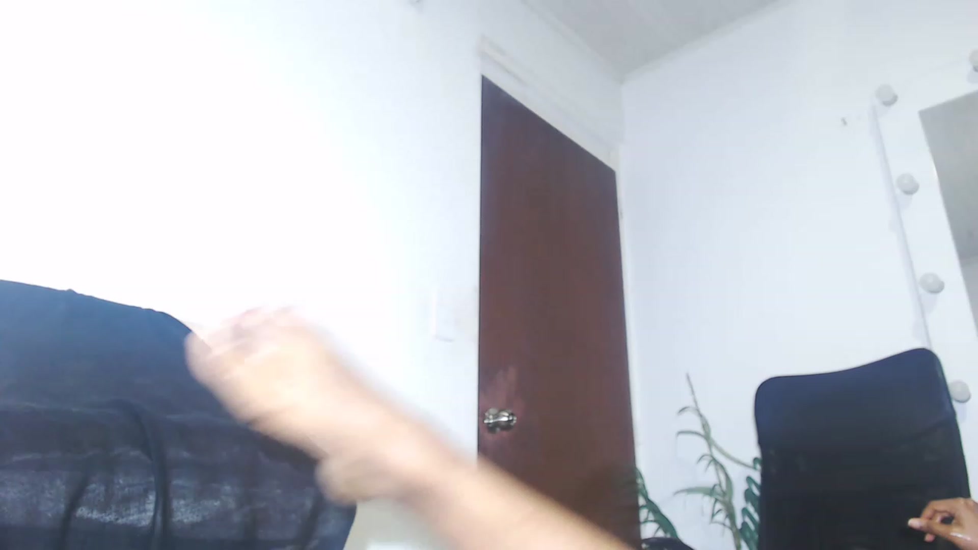 Gallery image thumbnail from Kiara_jenx's myfreecams stream on, 05/15/2023, 03:40 image 8 of 20