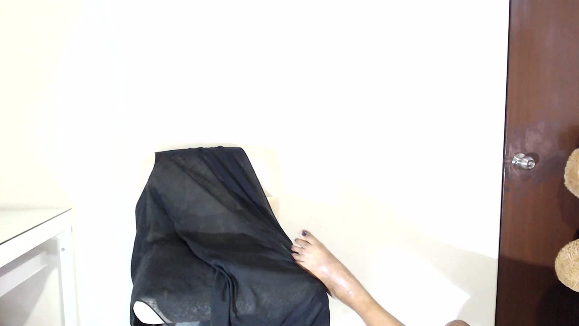 Gallery image thumbnail from Kiara_jenx's myfreecams stream on, 07/16/2023, 06:56 image 10 of 20