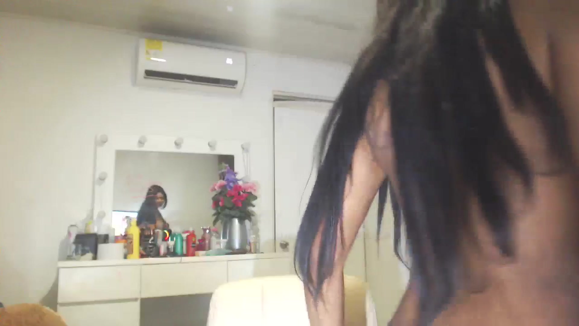 Gallery image thumbnail from Kiara_jenx's myfreecams stream on, 11/22/2023, 04:50 image 16 of 20
