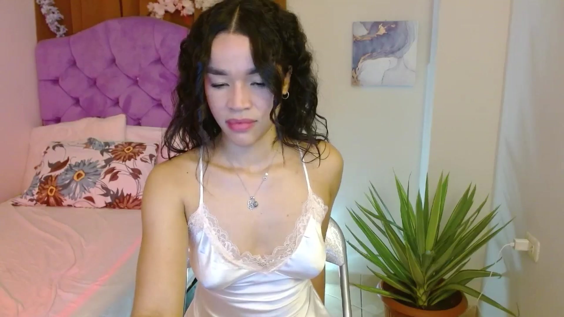 Gallery image thumbnail from Kiararose22's myfreecams stream on, 06/27/2025, 07:06 image 20 of 20