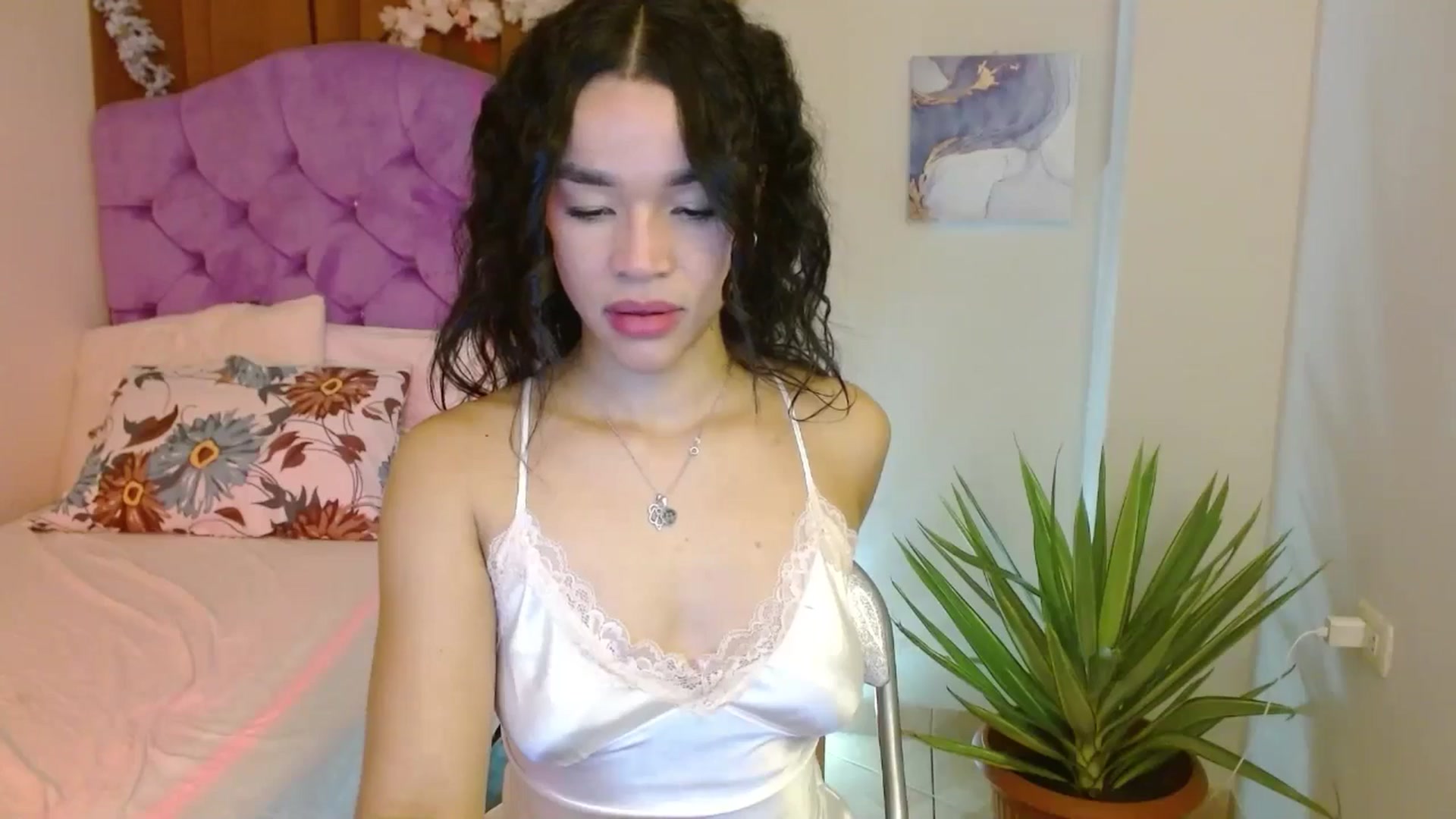 Gallery image thumbnail from Kiararose22's myfreecams stream on, 06/27/2025, 07:06 image 19 of 20