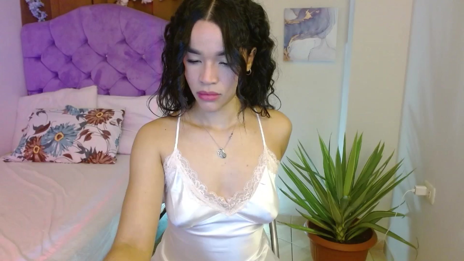 Gallery image thumbnail from Kiararose22's myfreecams stream on, 06/27/2025, 07:06 image 1 of 20