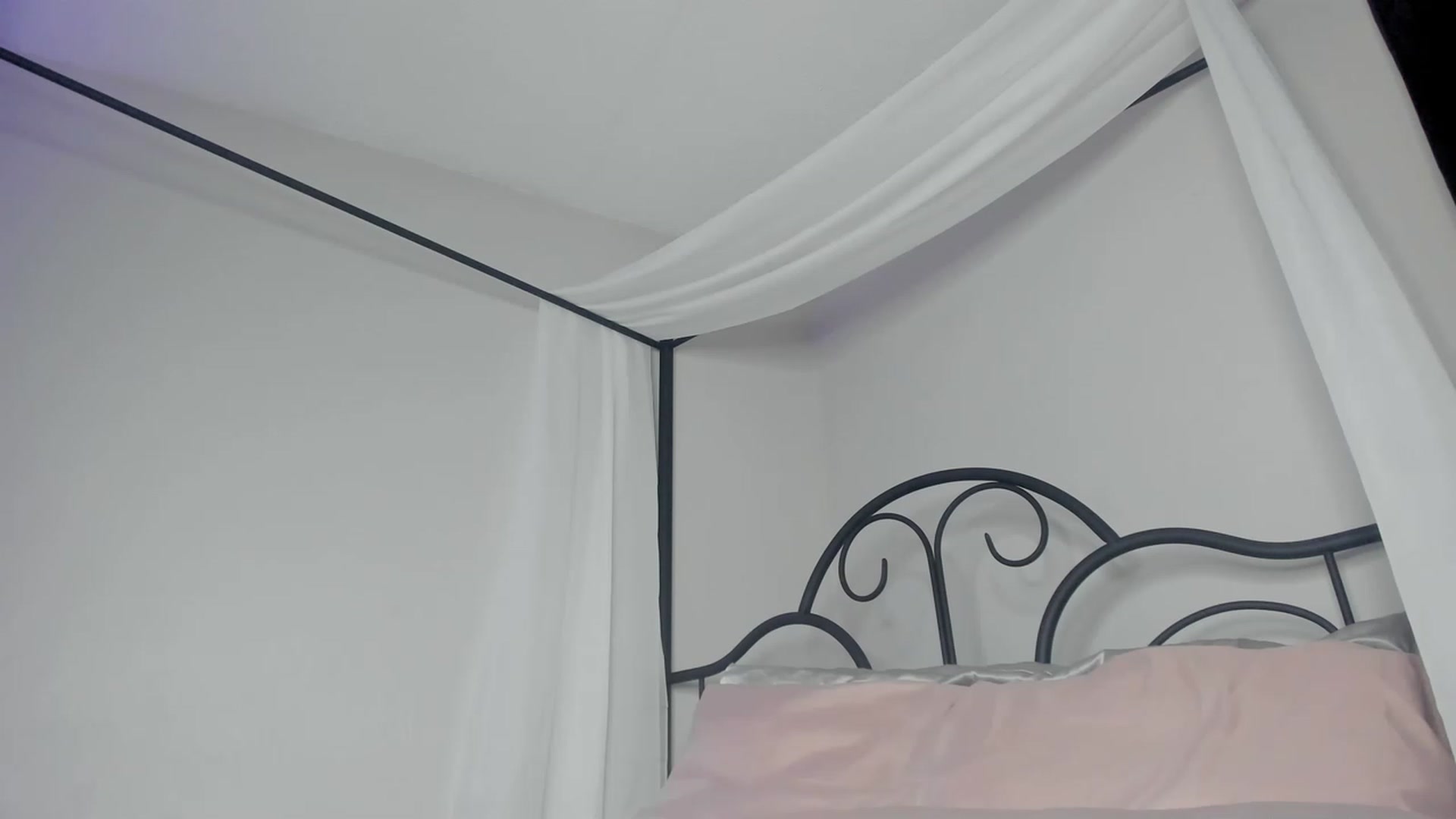 Gallery image thumbnail from Kiera's myfreecams stream on, 11/27/2022, 04:34 image 11 of 20