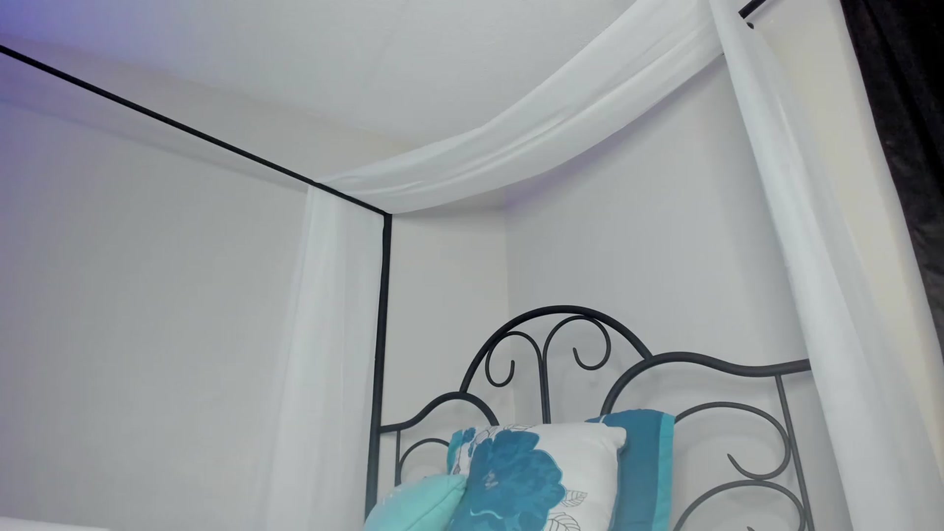 Gallery image thumbnail from Kiera's myfreecams stream on, 12/30/2022, 04:15 image 6 of 20
