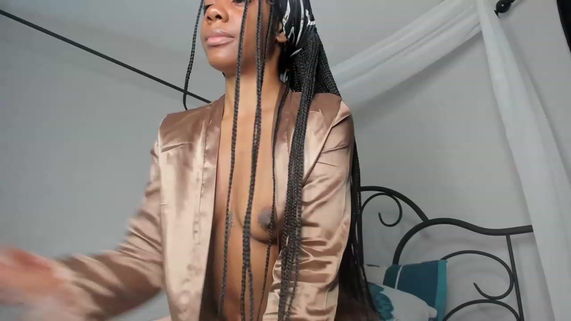 Gallery image thumbnail from Kiera's myfreecams stream on, 02/03/2023, 12:21 image 4 of 20