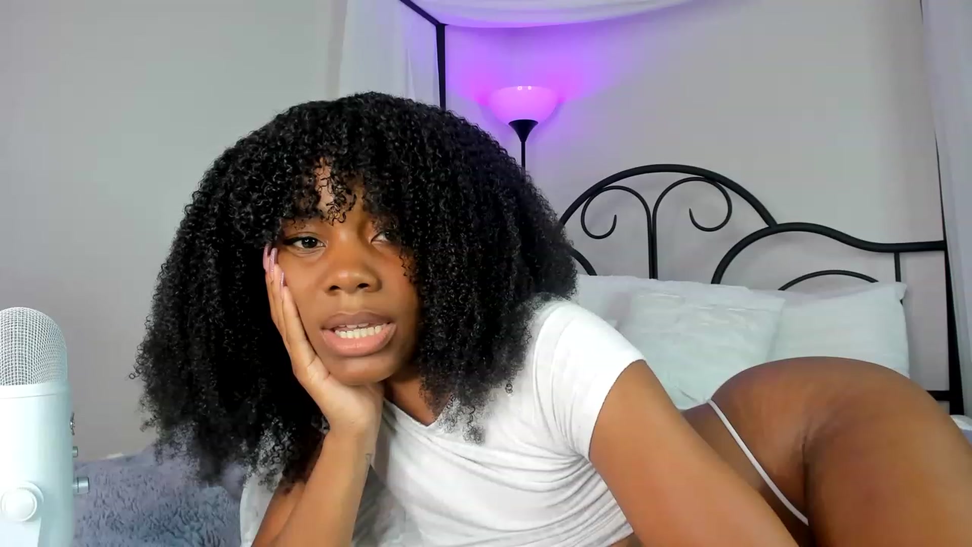Gallery image thumbnail from Kiera's myfreecams stream on, 04/17/2023, 02:57 image 6 of 20