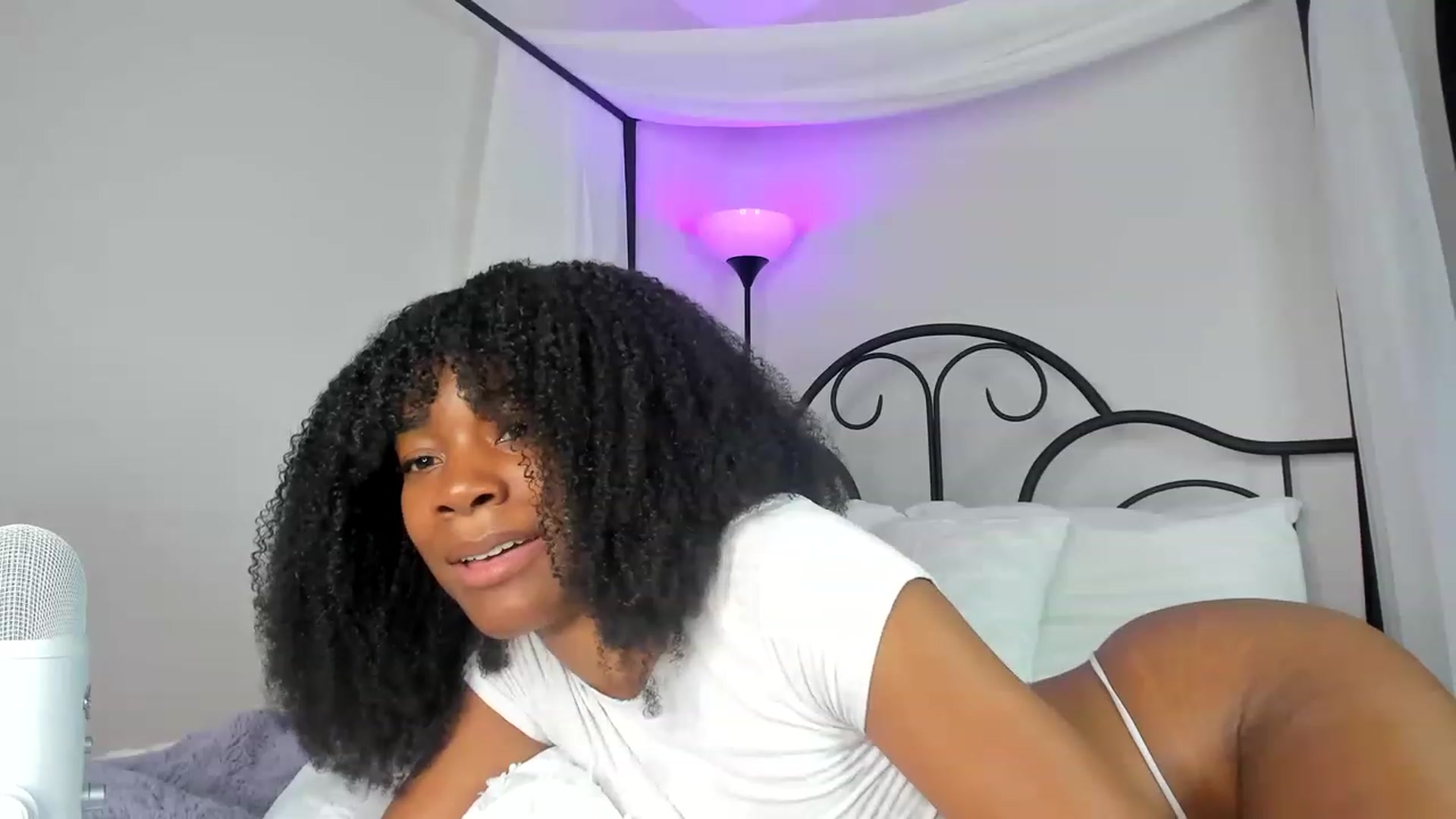 Gallery image thumbnail from Kiera's myfreecams stream on, 04/17/2023, 02:57 image 12 of 20