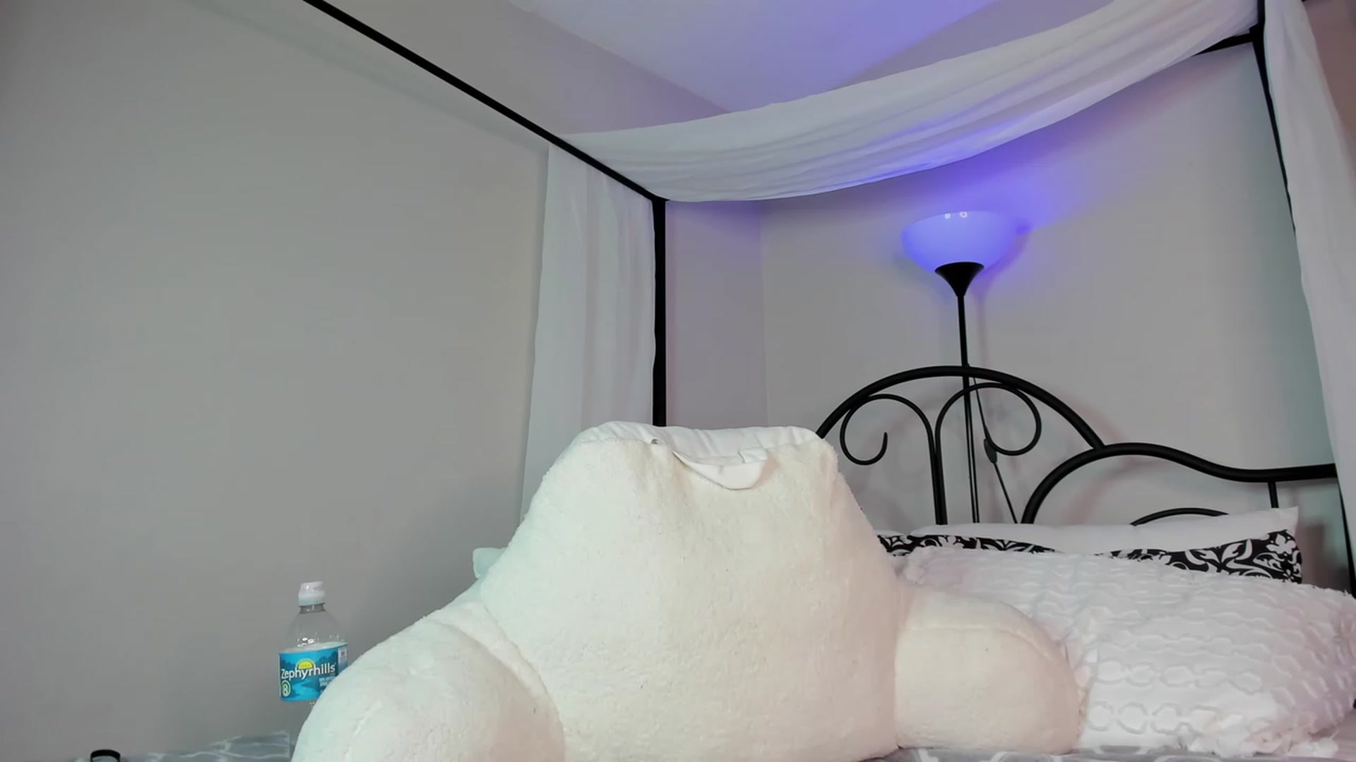 Gallery image thumbnail from Kiera's myfreecams stream on, 07/30/2023, 04:20 image 12 of 20