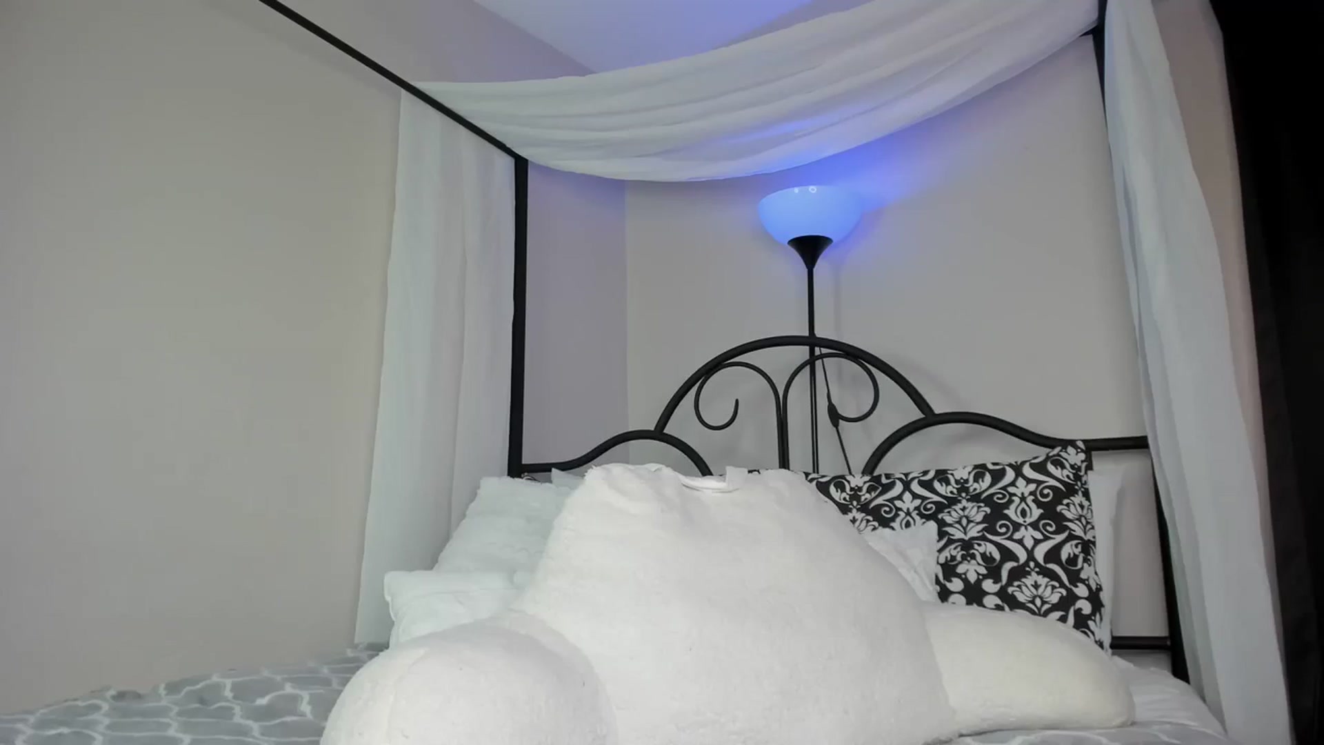 Gallery image thumbnail from Kiera's myfreecams stream on, 08/03/2023, 04:59 image 19 of 20
