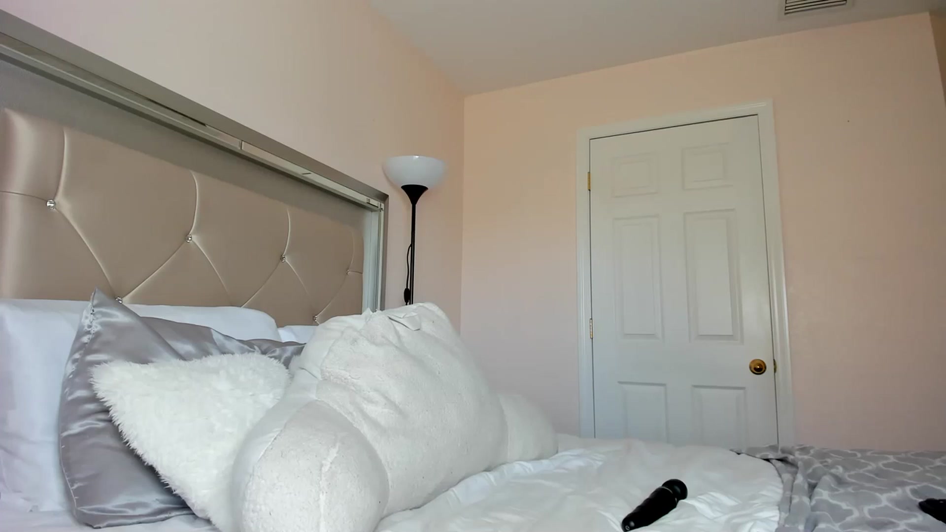 Gallery image thumbnail from Kiera's myfreecams stream on, 12/08/2023, 16:55 image 6 of 20