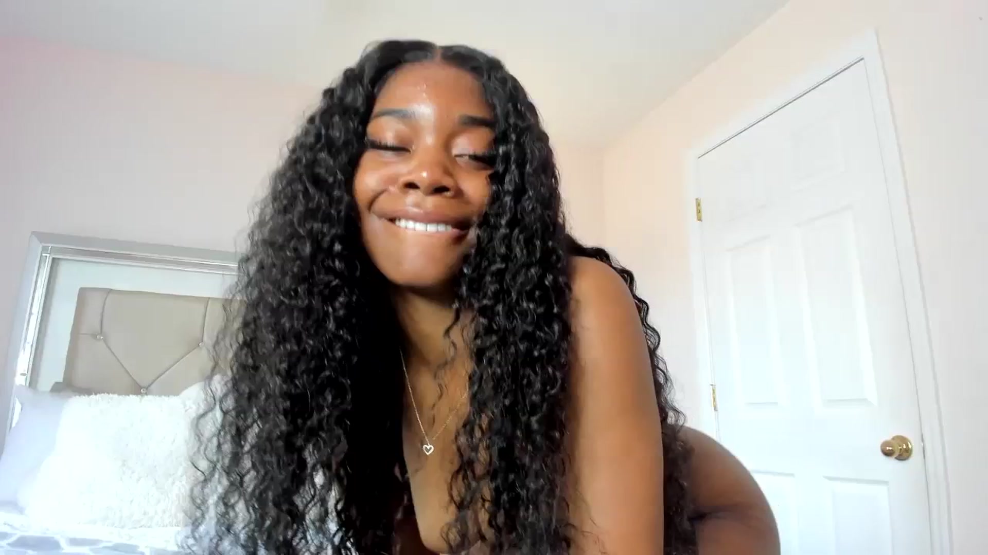 Gallery image thumbnail from Kiera's myfreecams stream on, 03/11/2024, 20:17 image 9 of 20