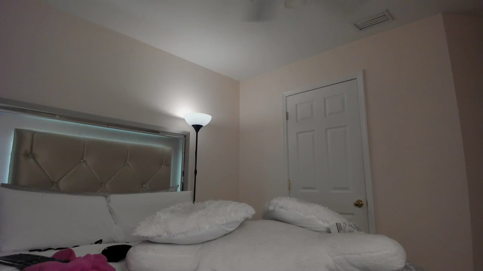 Gallery image thumbnail from Kiera's myfreecams stream on, 03/14/2024, 03:06 image 17 of 20