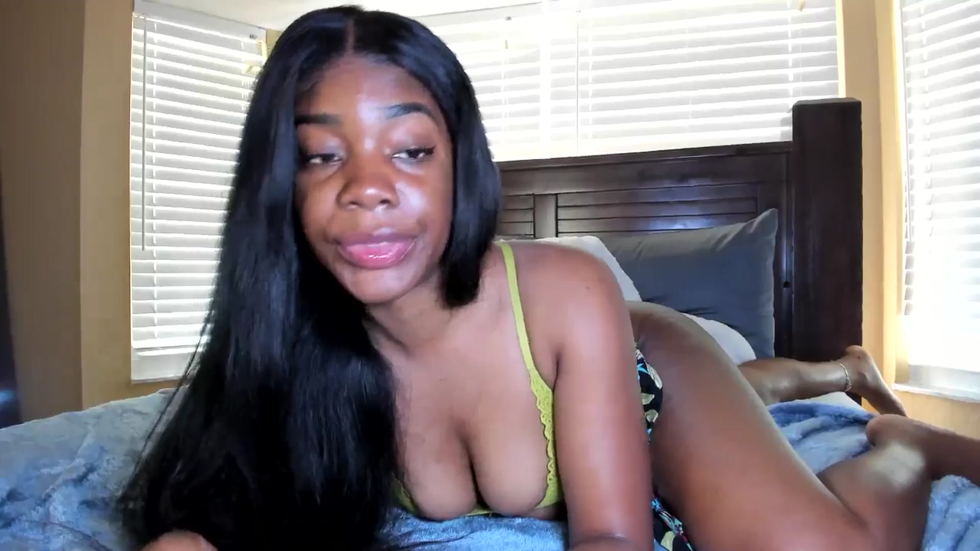 Gallery image thumbnail from Kiera's myfreecams stream on, 06/05/2024, 18:22 image 2 of 20