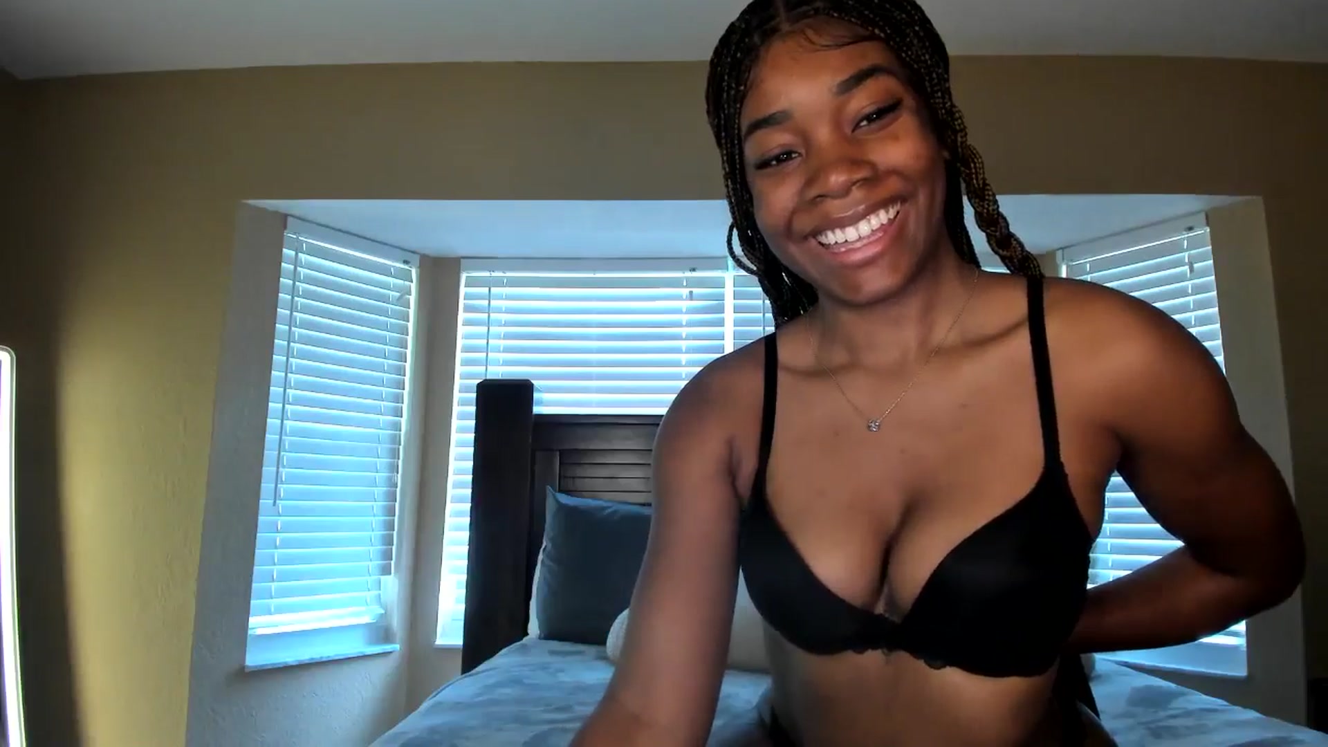 Gallery image thumbnail from Kiera's myfreecams stream on, 08/06/2024, 18:08 image 7 of 20
