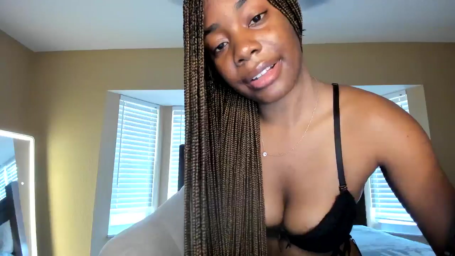 Gallery image thumbnail from Kiera's myfreecams stream on, 08/20/2024, 18:20 image 12 of 20