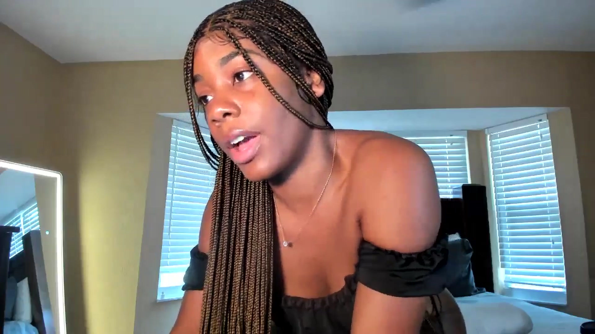 Gallery image thumbnail from Kiera's myfreecams stream on, 08/22/2024, 18:20 image 2 of 20