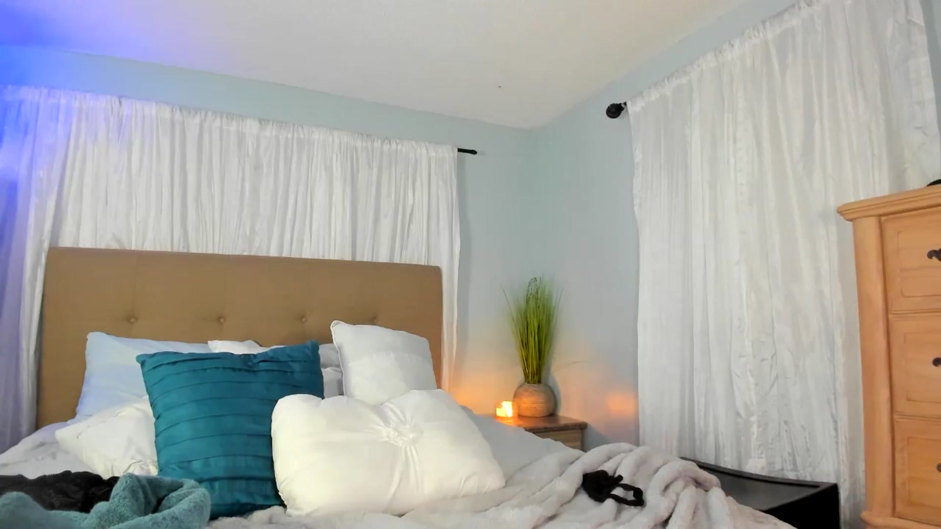 Gallery image thumbnail from Kiera's myfreecams stream on, 09/15/2024, 01:02 image 17 of 20