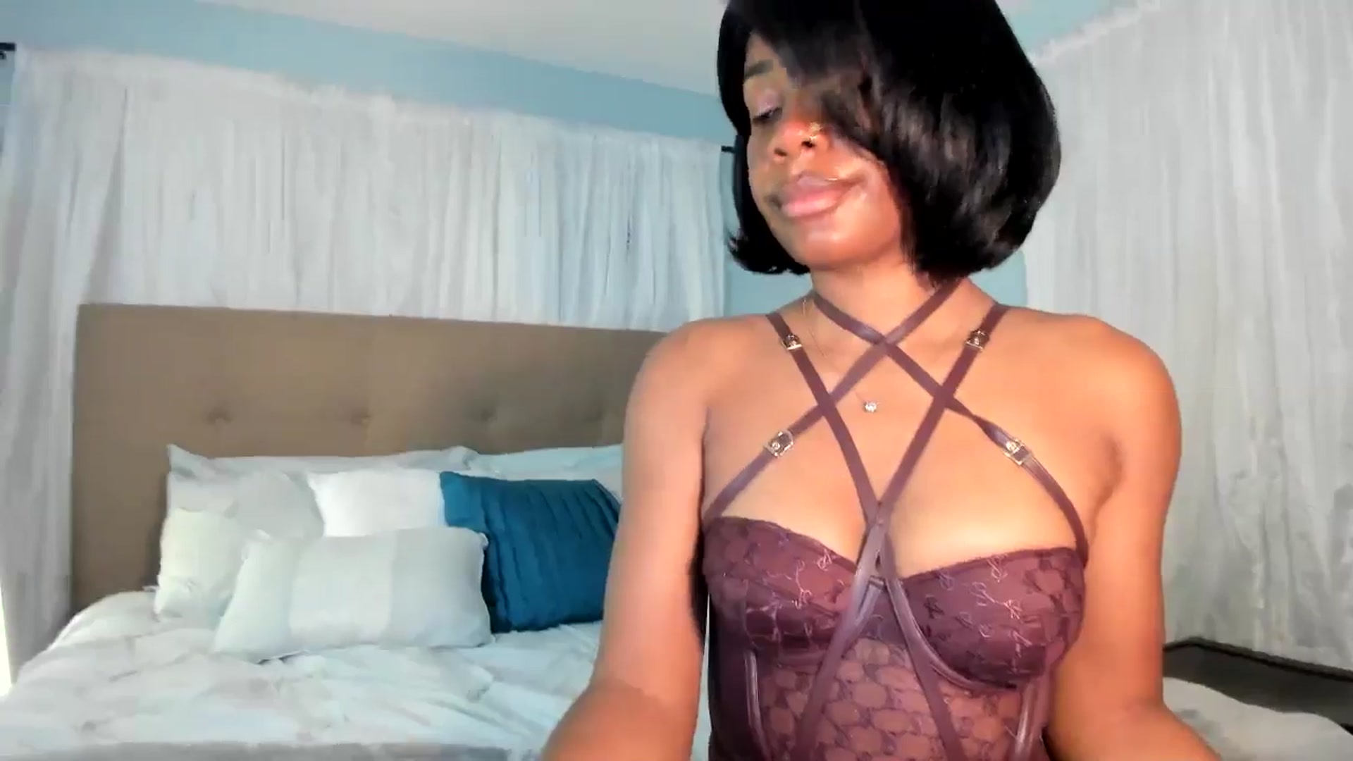 Gallery image thumbnail from Kiera's myfreecams stream on, 10/03/2024, 02:39 image 3 of 20