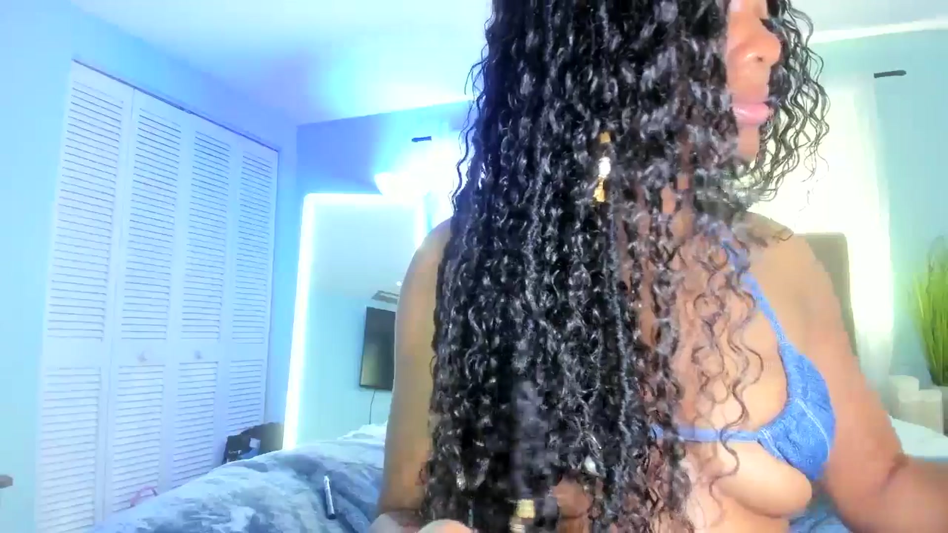 Gallery image thumbnail from Kiera's myfreecams stream on, 12/06/2024, 18:45 image 3 of 20