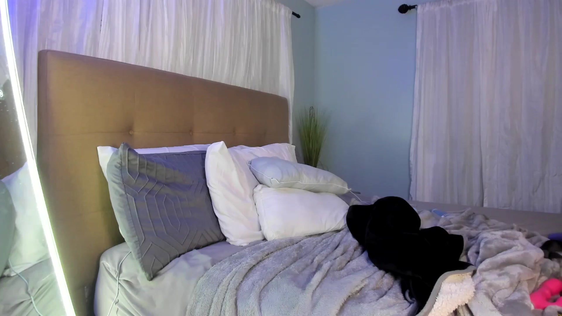 Gallery image thumbnail from Kiera's myfreecams stream on, 02/08/2025, 01:20 image 16 of 20