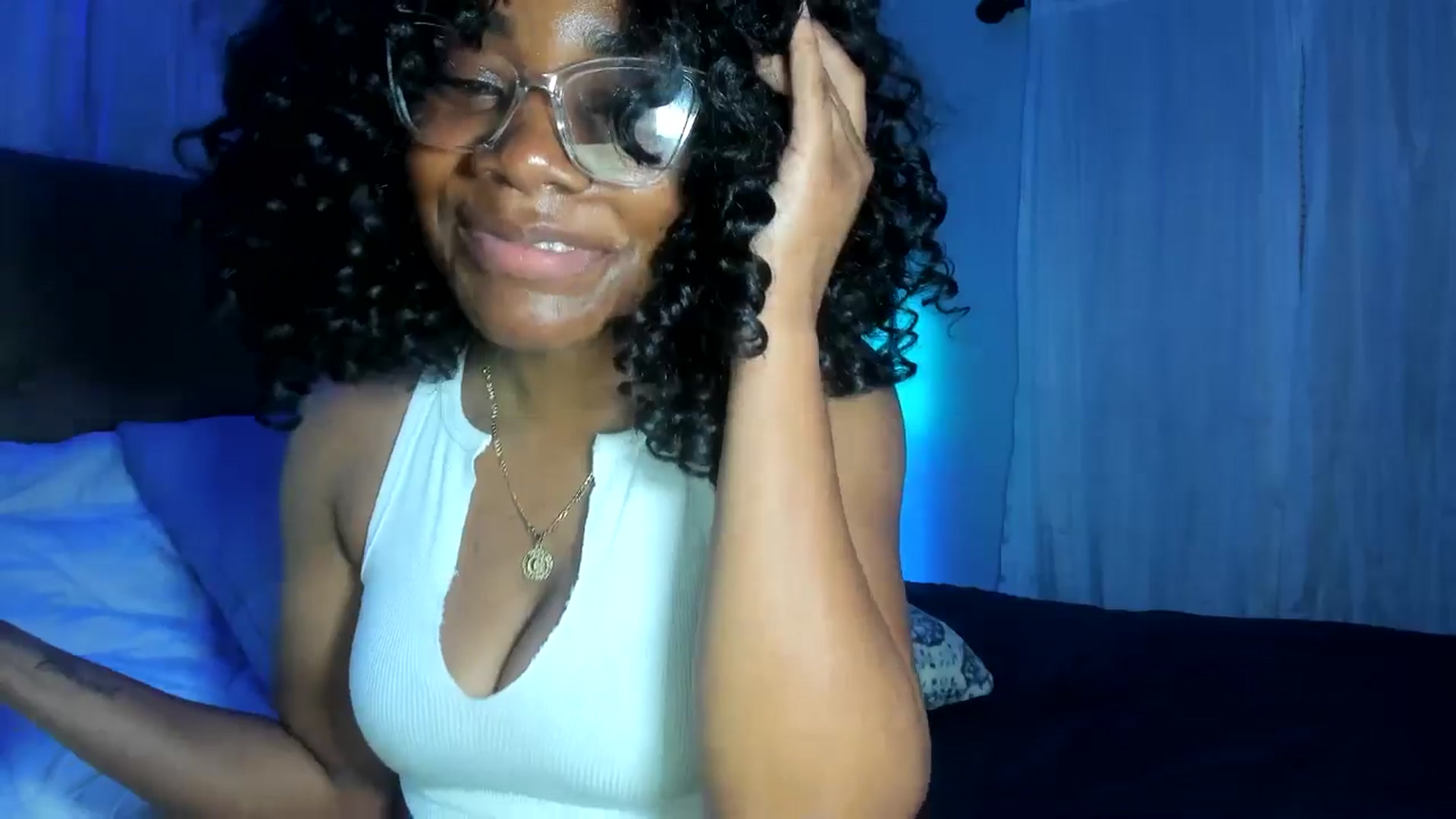 Gallery image thumbnail from Kiera's myfreecams stream on, 04/08/2025, 03:11 image 9 of 20