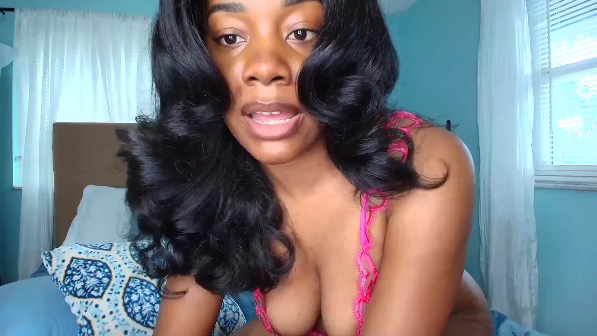Gallery image thumbnail from Kiera's myfreecams stream on, 12/22/2025, 18:14 image 14 of 20