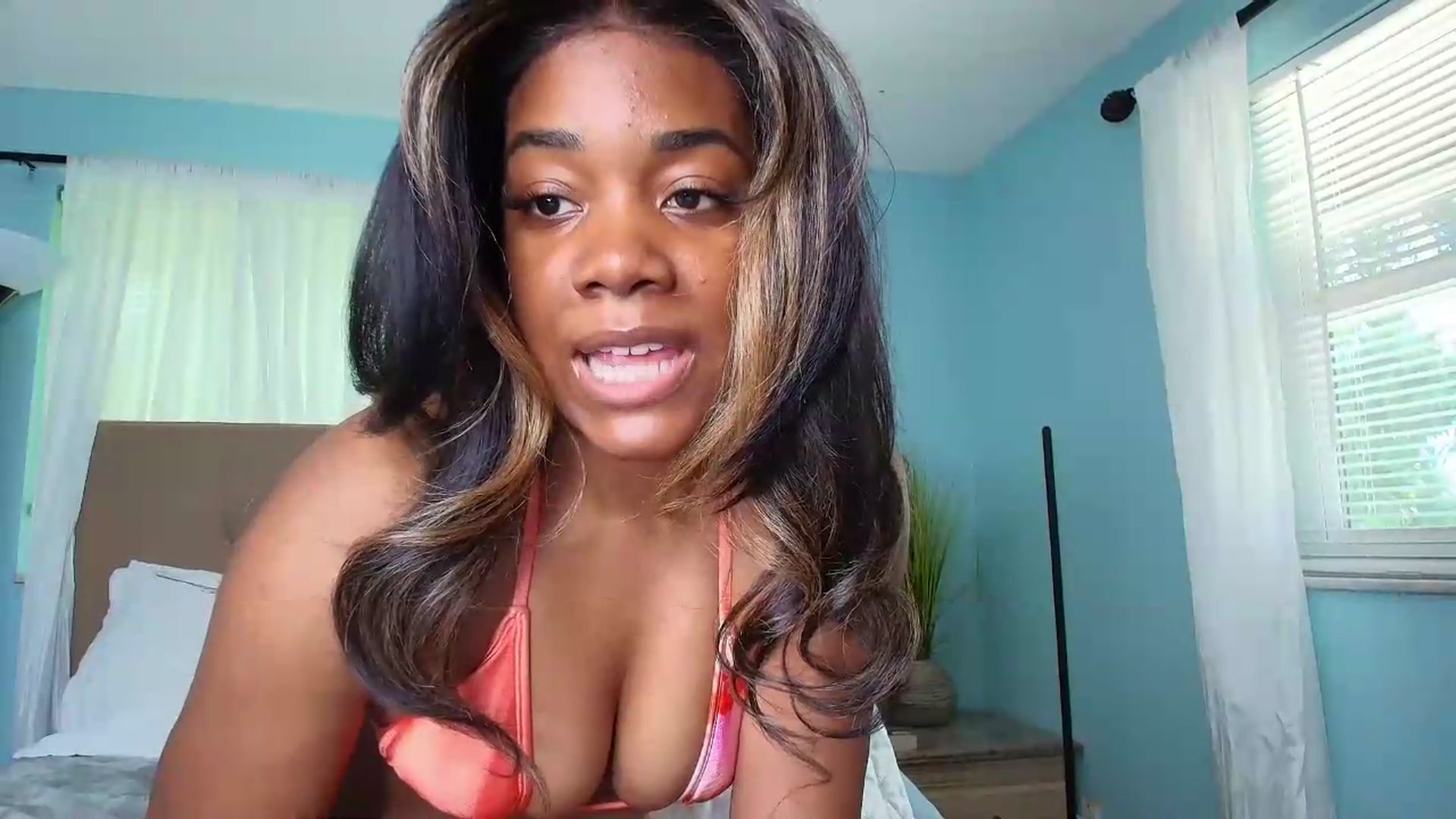 Gallery image thumbnail from Kiera's myfreecams stream on, 08/22/2026, 19:02 image 8 of 20