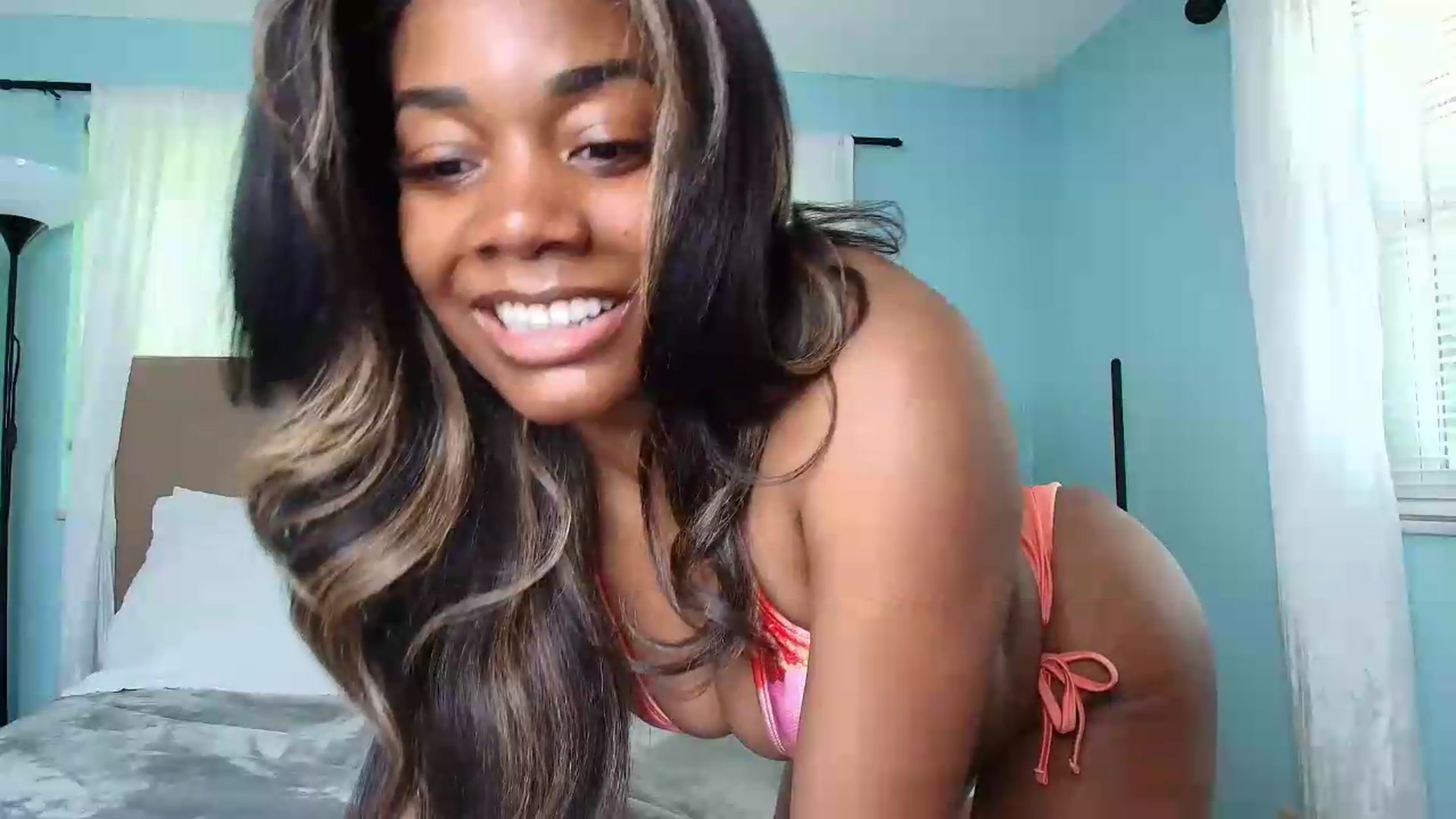 Gallery image thumbnail from Kiera's myfreecams stream on, 08/22/2026, 19:02 image 3 of 20