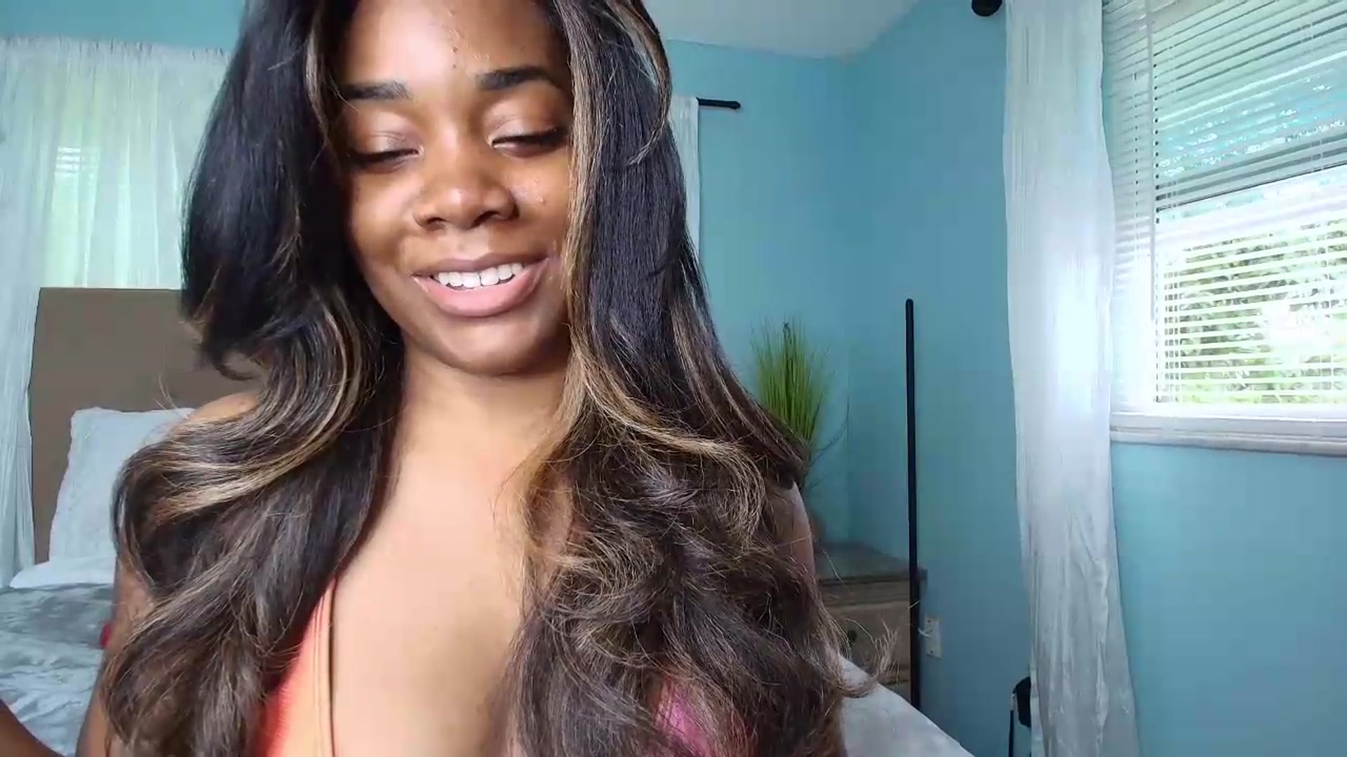 Gallery image thumbnail from Kiera's myfreecams stream on, 08/22/2026, 19:29 image 16 of 20