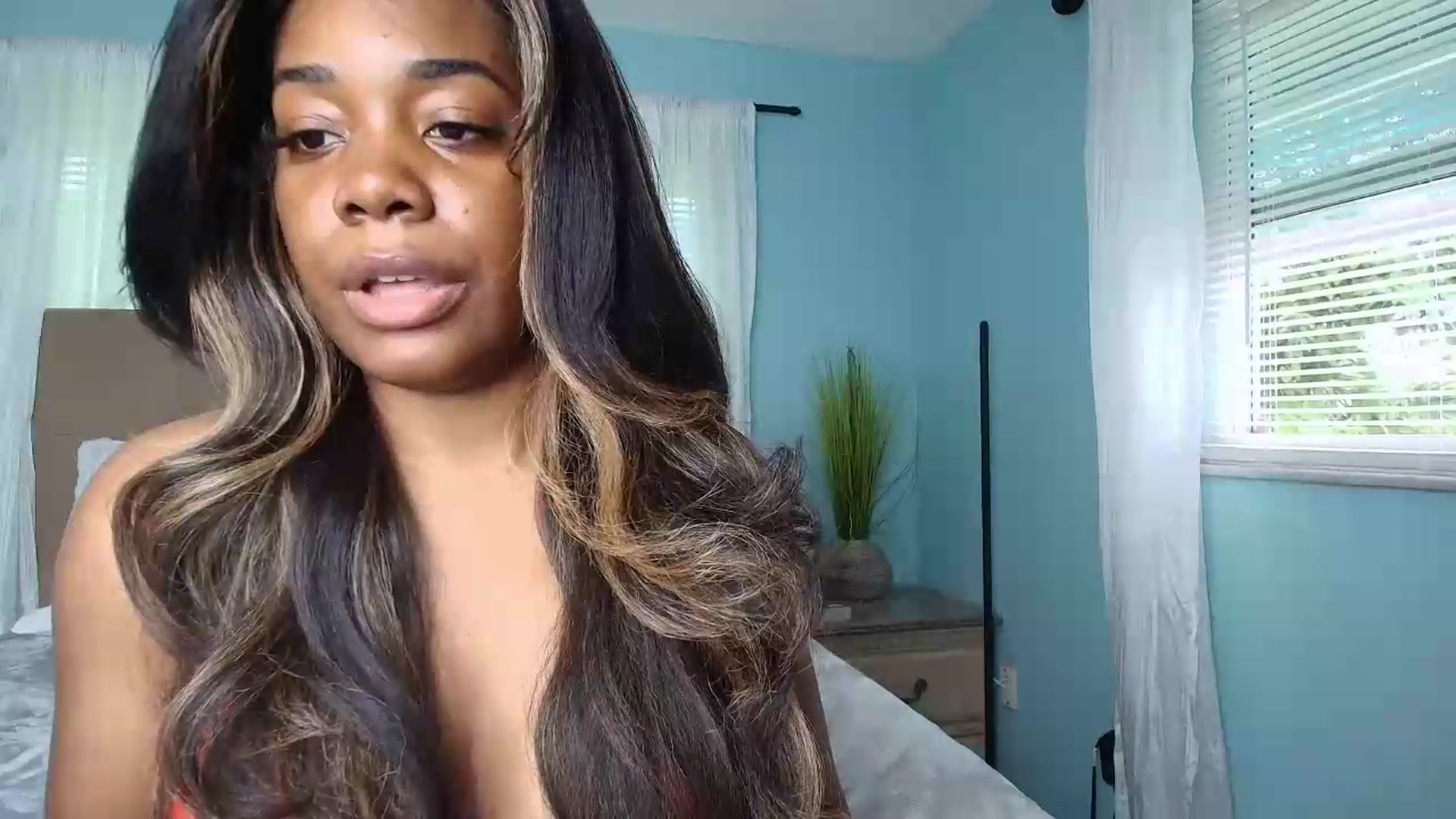 Gallery image thumbnail from Kiera's myfreecams stream on, 08/22/2026, 19:29 image 8 of 20