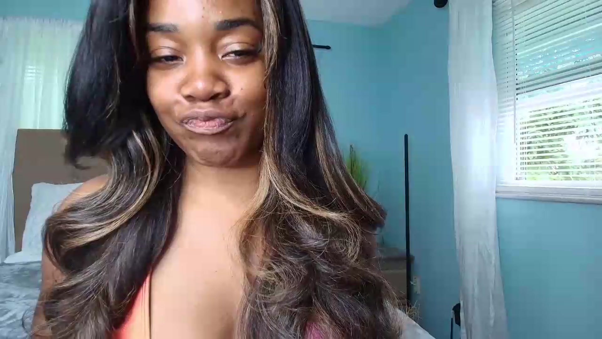 Gallery image thumbnail from Kiera's myfreecams stream on, 08/22/2026, 19:29 image 15 of 20