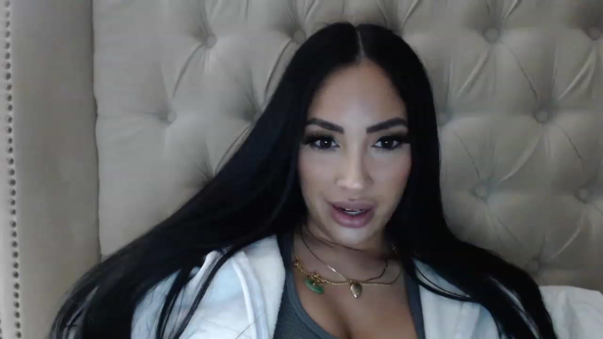 Gallery image thumbnail from KiimWiinters's myfreecams stream on, 02/02/2023, 10:35 image 11 of 20