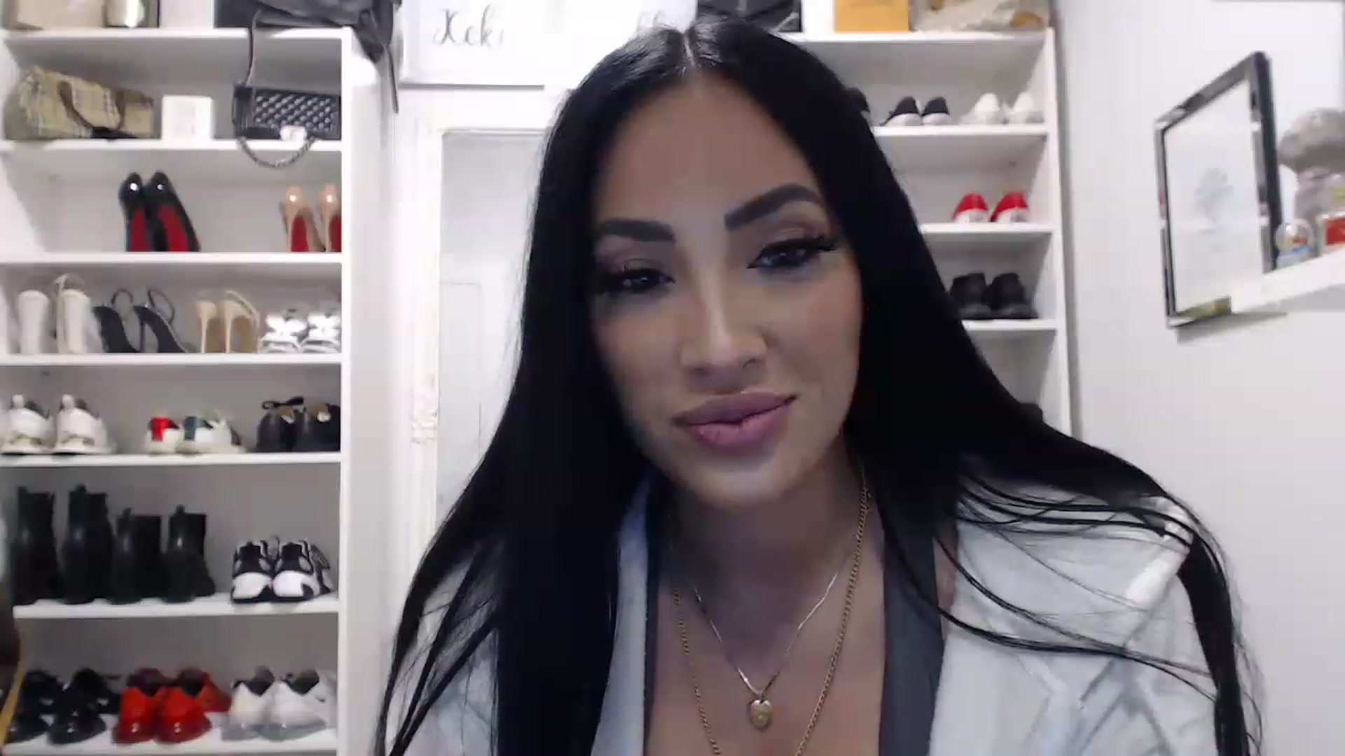 Gallery image thumbnail from KiimWiinters's myfreecams stream on, 02/02/2023, 10:35 image 9 of 20
