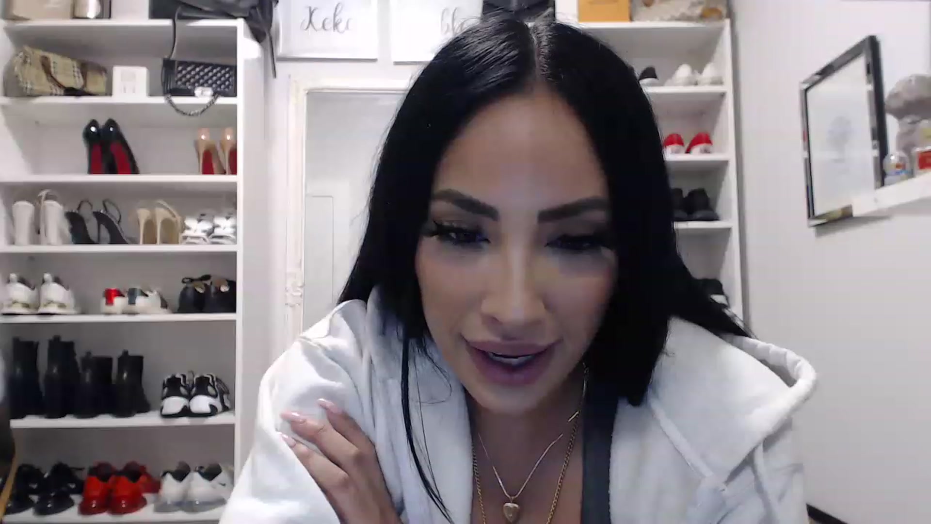 Gallery image thumbnail from KiimWiinters's myfreecams stream on, 02/02/2023, 10:35 image 4 of 20