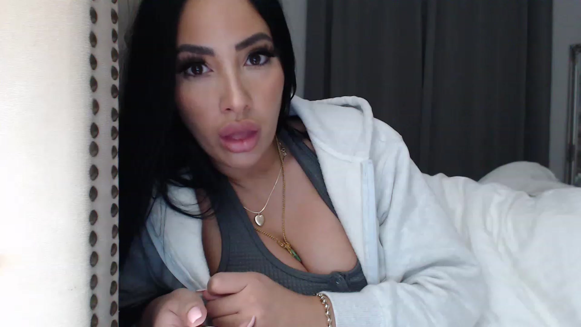 Gallery image thumbnail from KiimWiinters's myfreecams stream on, 02/02/2023, 11:49 image 19 of 20